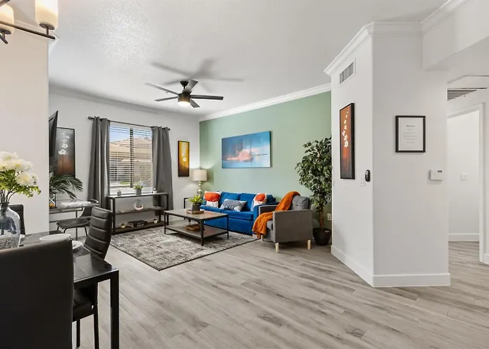 Pool, Gym & King Beds Relaxing Asu Stay Apartment *