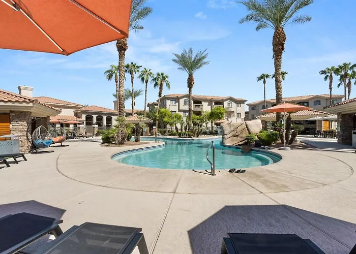 Pool, Gym & King Beds Relaxing Asu Stay Apartment