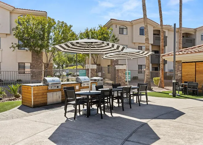 Pool, Gym & King Beds Relaxing Asu Stay Apartment *